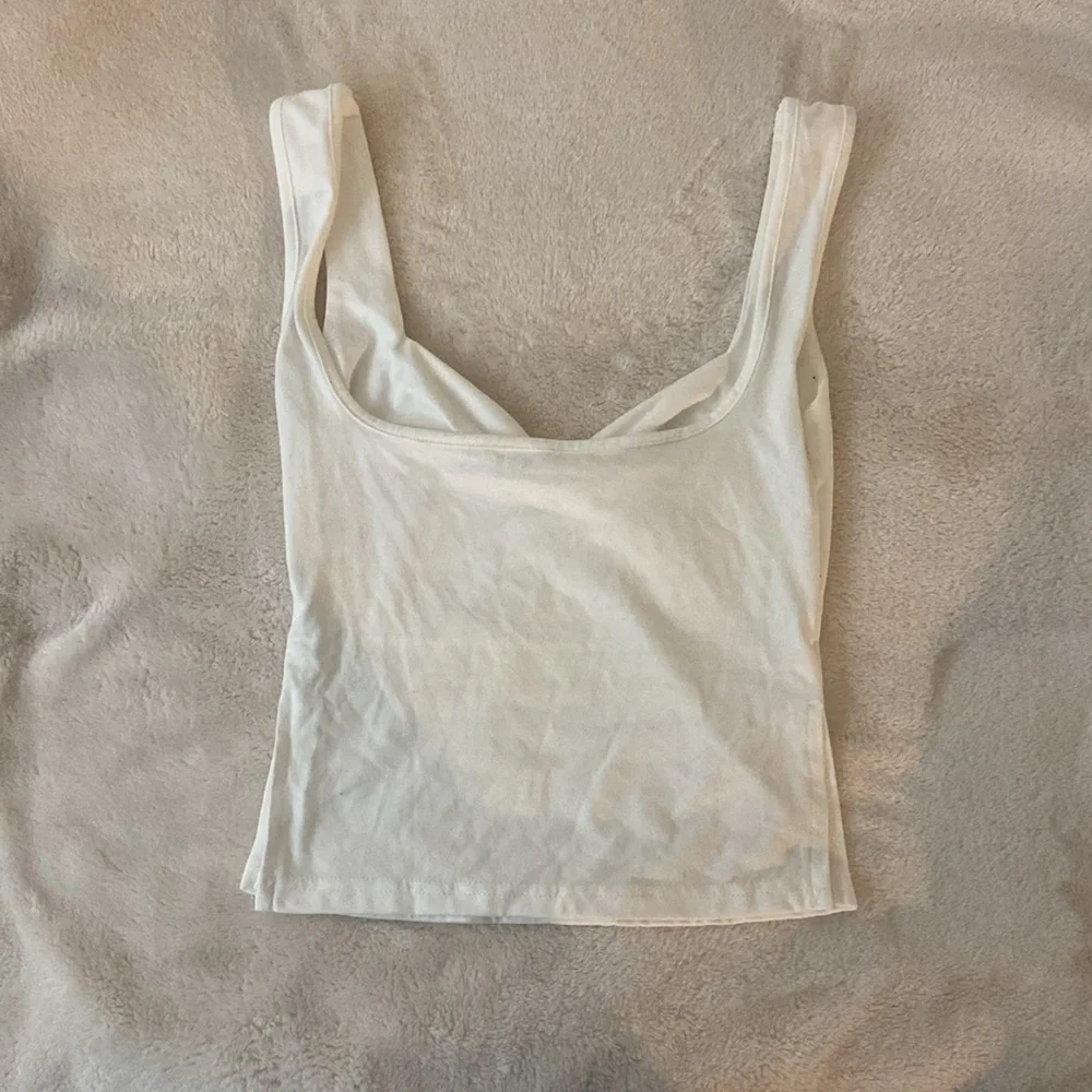 White top - Picture 3 of 3